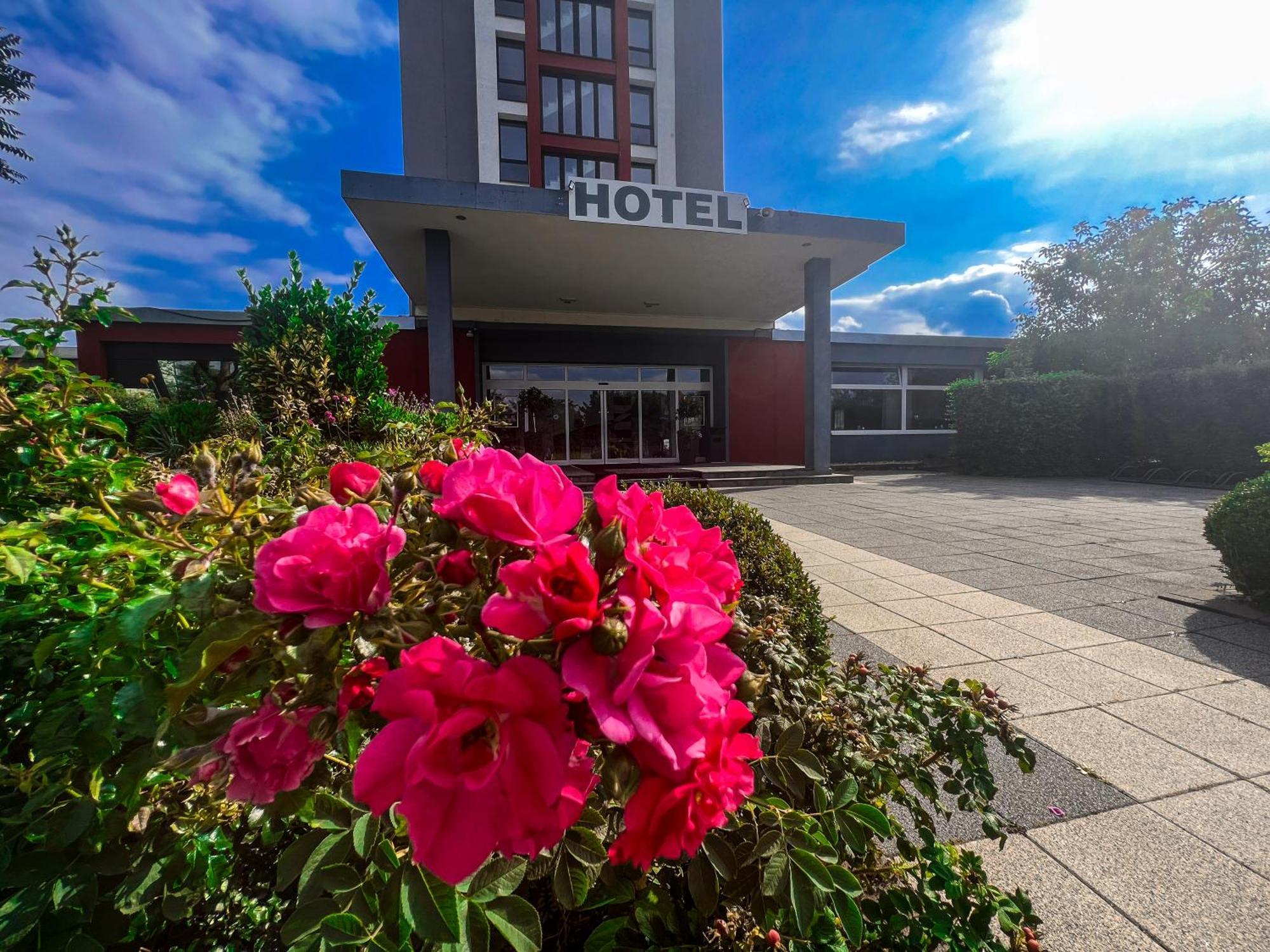Skyhotel Merseburg Eksteriør billede