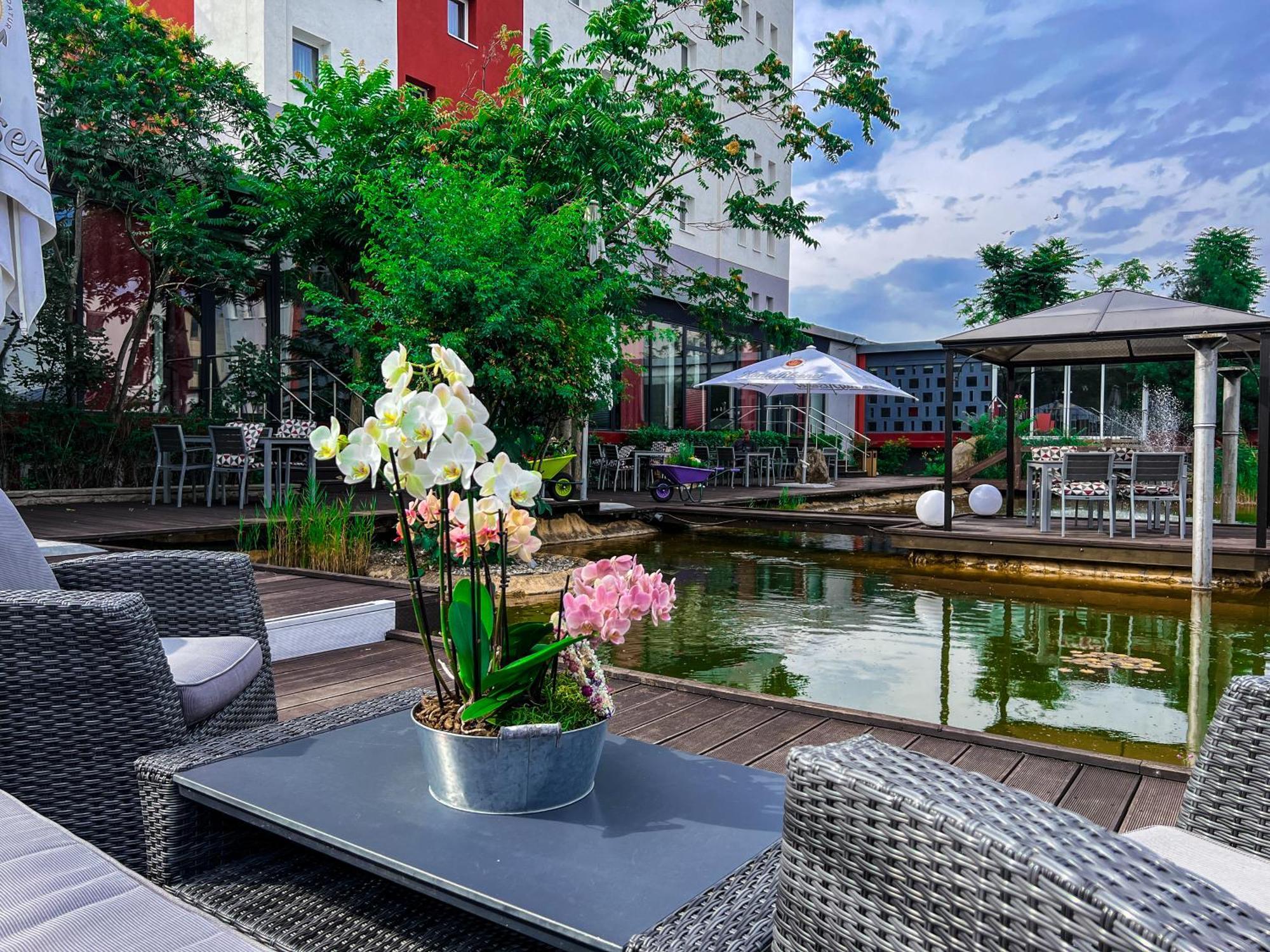 Skyhotel Merseburg Eksteriør billede