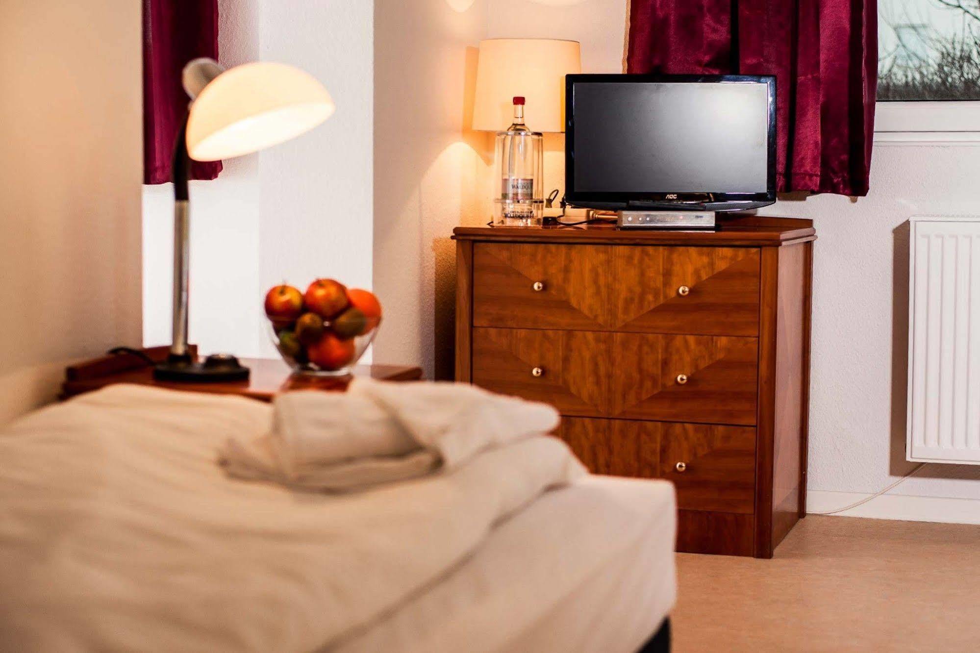 Skyhotel Merseburg Eksteriør billede