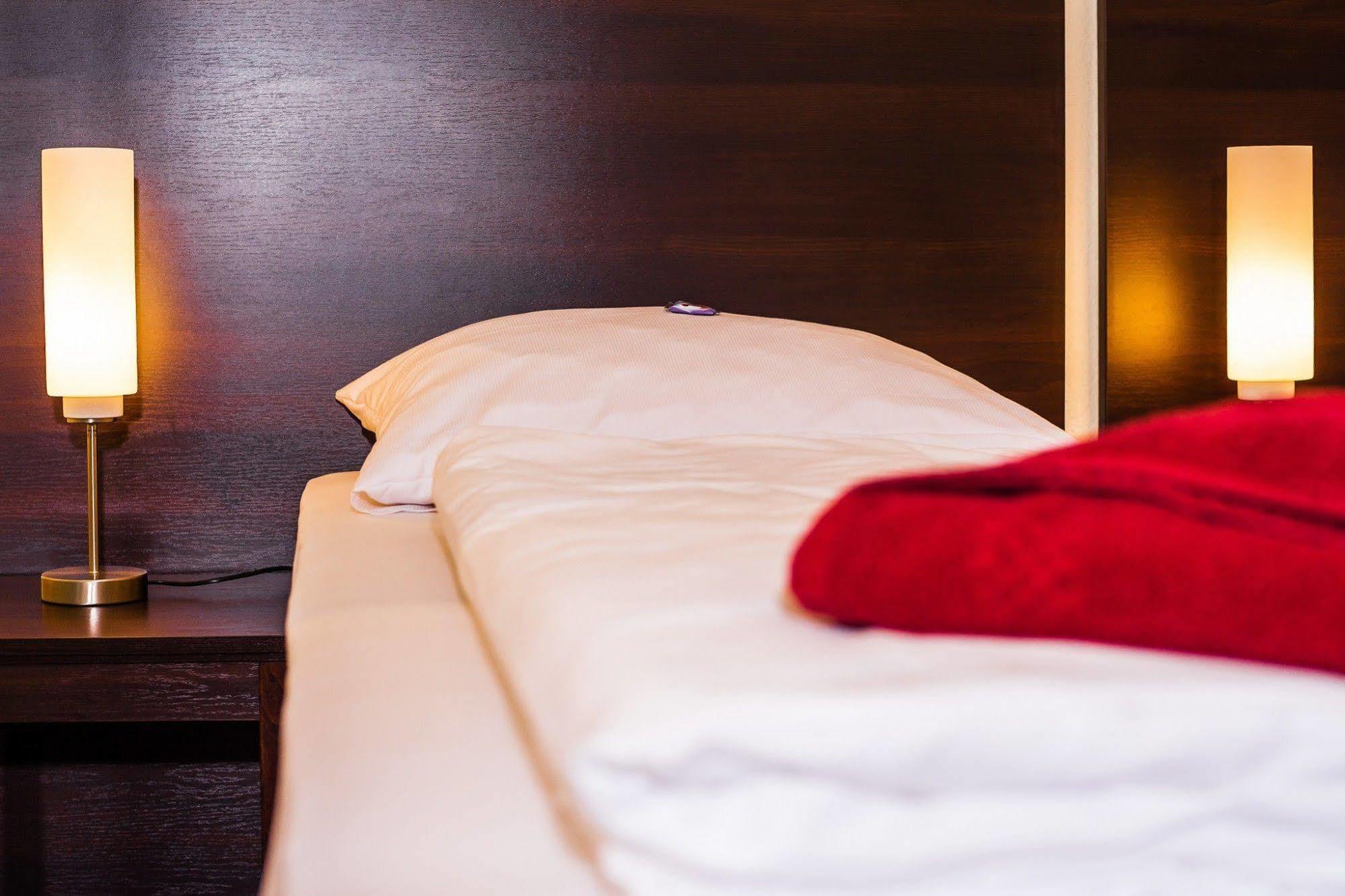Skyhotel Merseburg Eksteriør billede