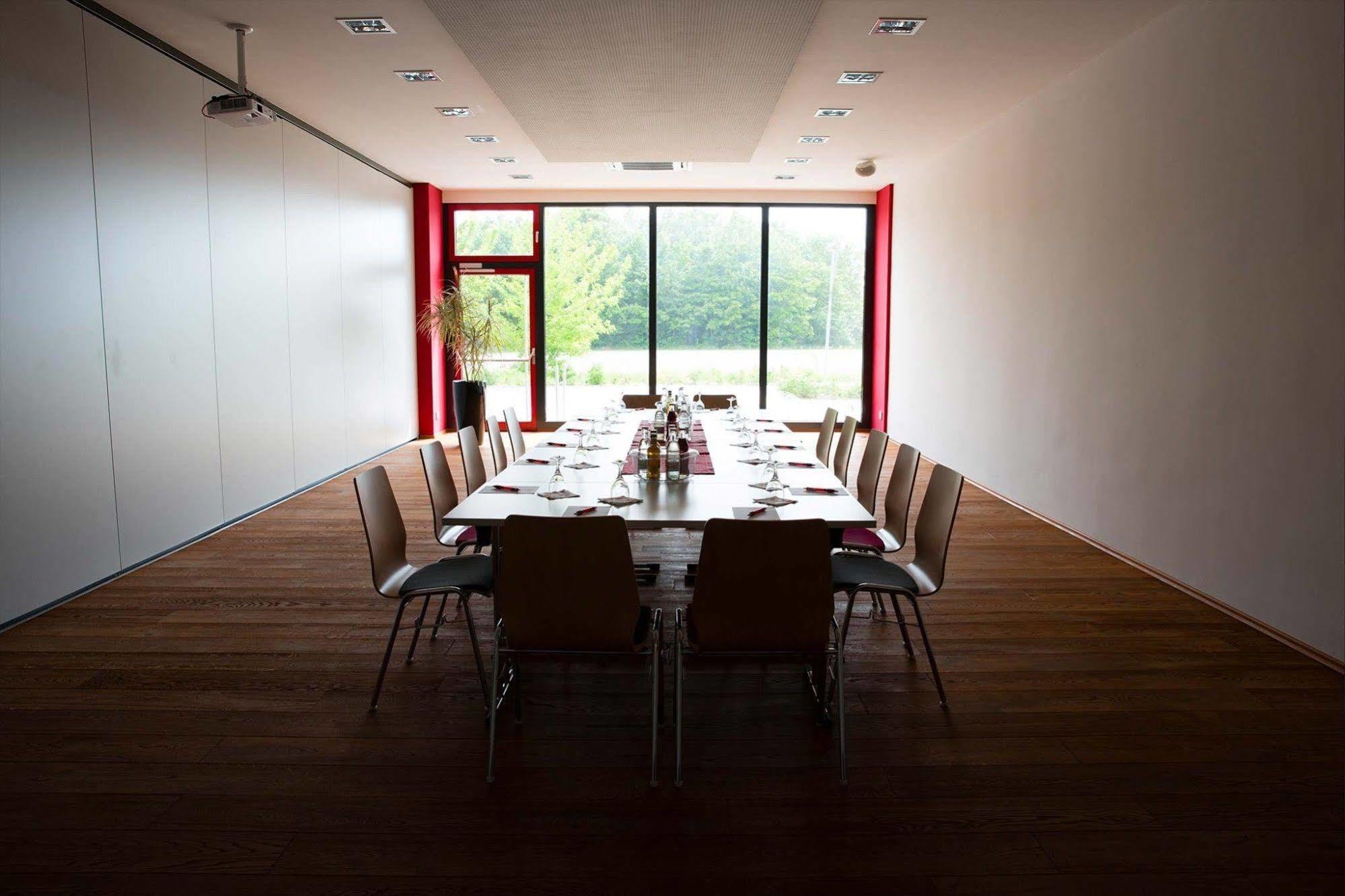 Skyhotel Merseburg Eksteriør billede
