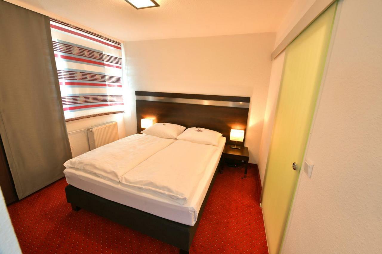 Skyhotel Merseburg Eksteriør billede